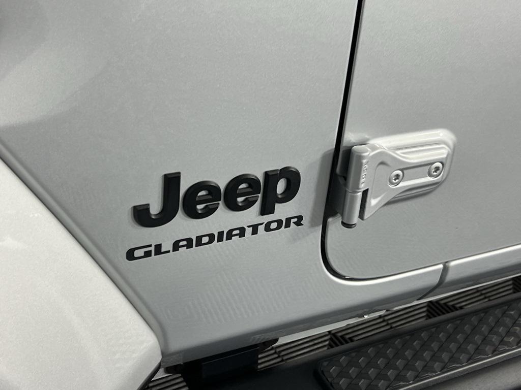 used 2022 Jeep Gladiator car, priced at $31,473
