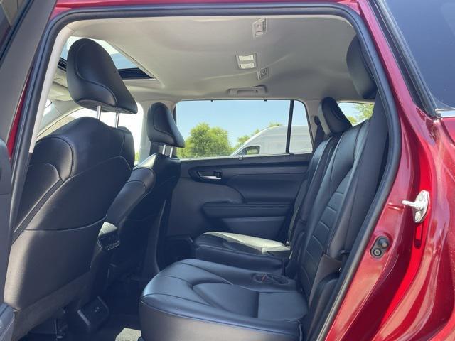 used 2023 Toyota Highlander car, priced at $38,573