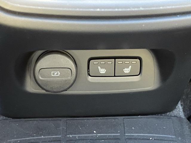 used 2021 Volvo XC40 car, priced at $31,973