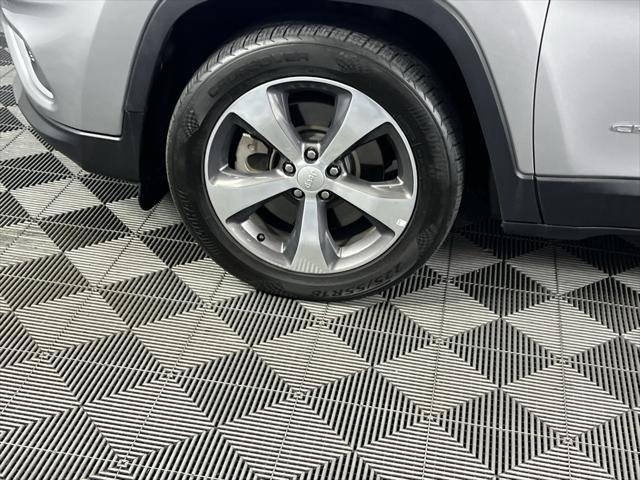 used 2020 Jeep Cherokee car, priced at $17,673
