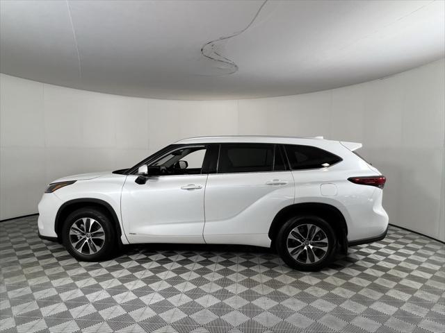 used 2022 Toyota Highlander Hybrid car, priced at $42,573