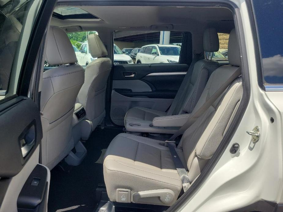 used 2019 Toyota Highlander car, priced at $27,988