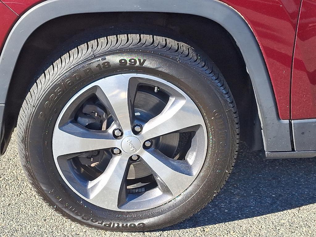 used 2019 Jeep Cherokee car, priced at $20,697