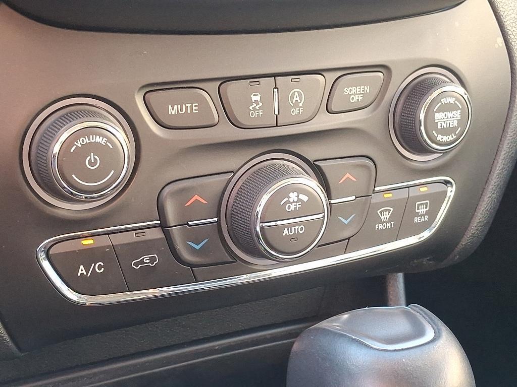 used 2019 Jeep Cherokee car, priced at $20,697