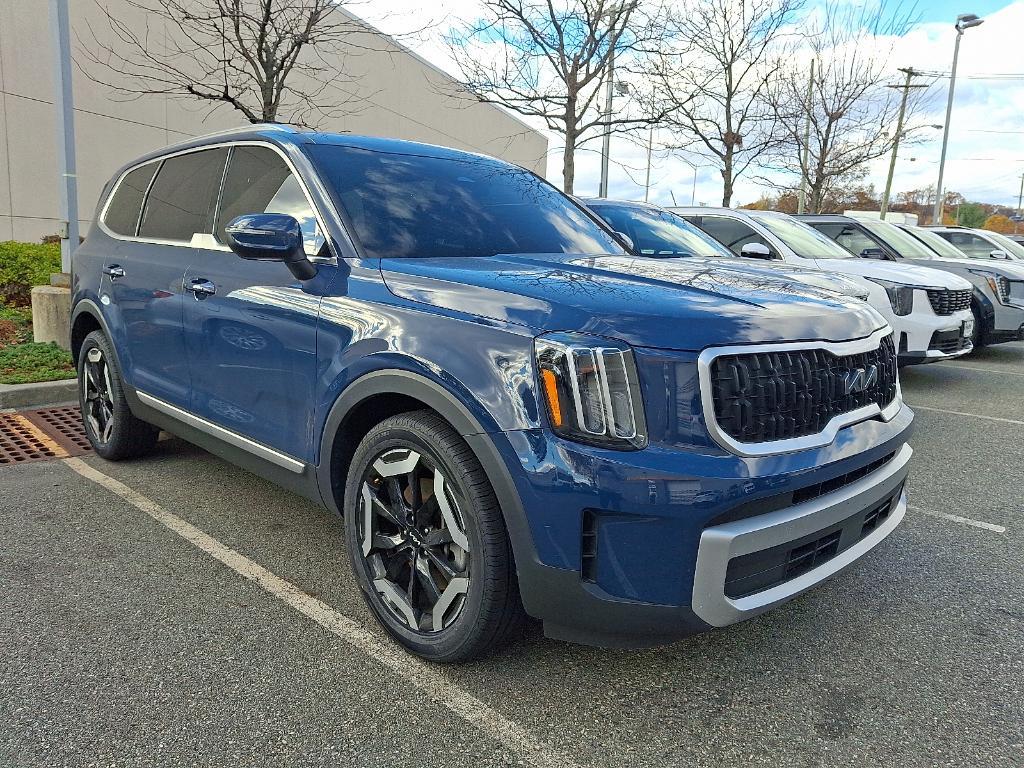 used 2023 Kia Telluride car, priced at $37,387