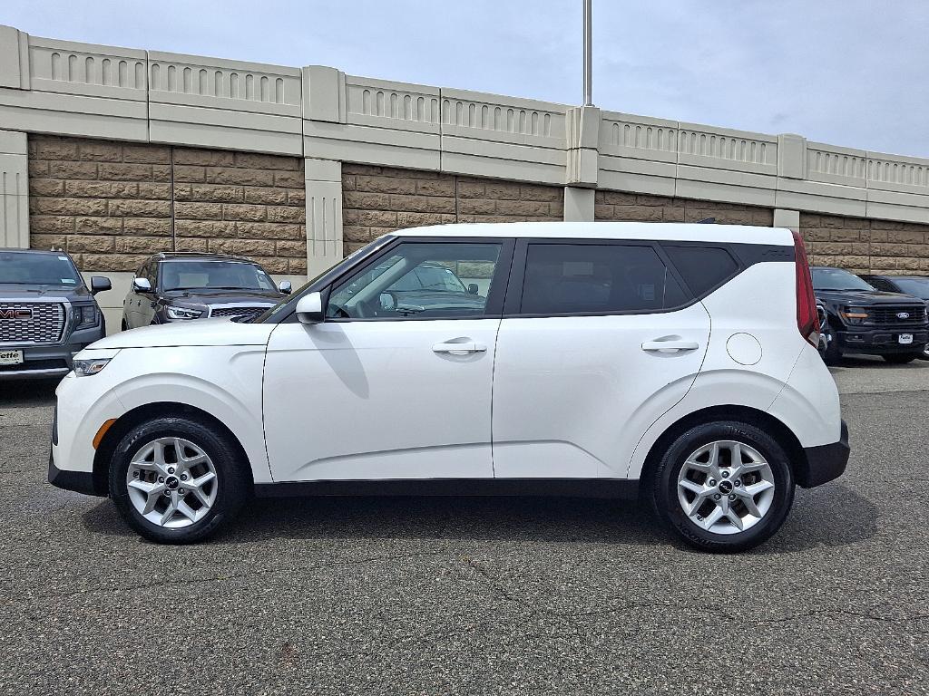 used 2022 Kia Soul car, priced at $17,998