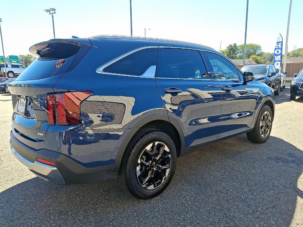 used 2025 Kia Sorento car, priced at $32,837