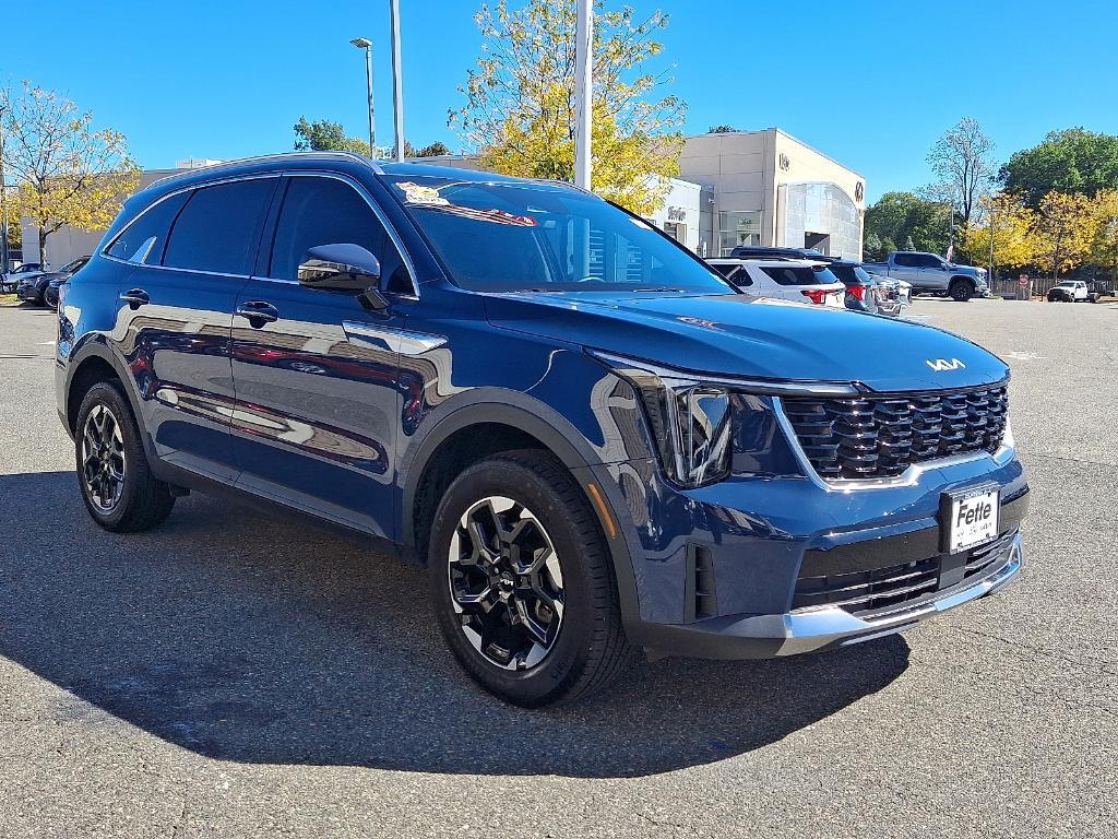 used 2025 Kia Sorento car, priced at $32,837