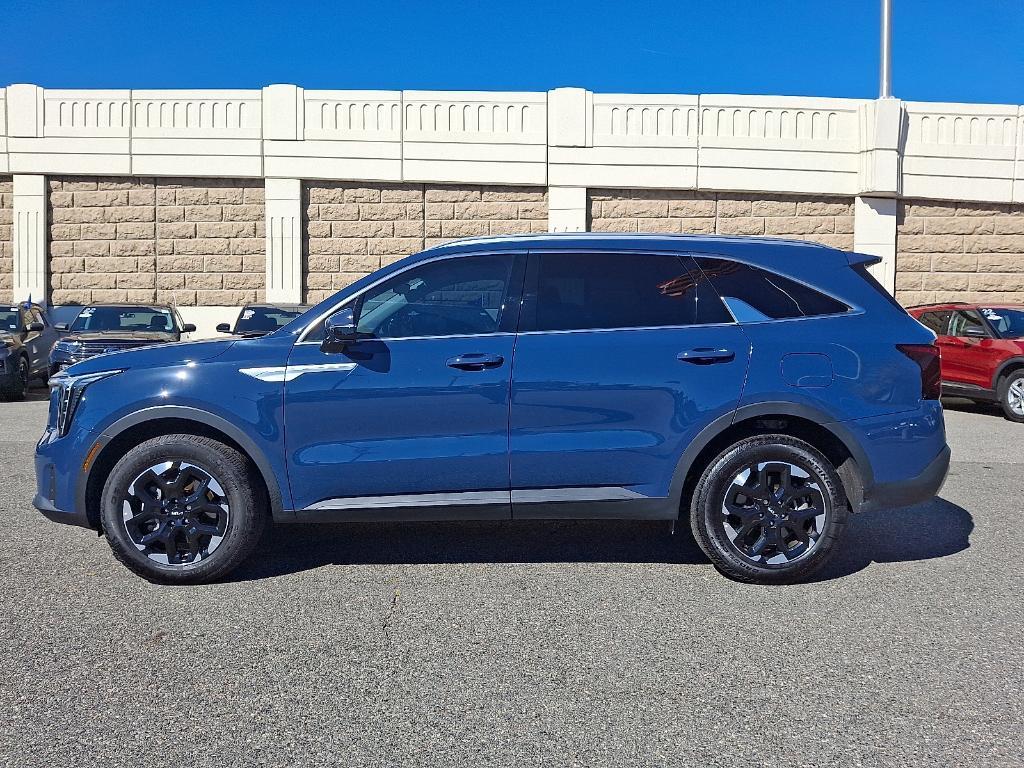 used 2025 Kia Sorento car, priced at $32,837