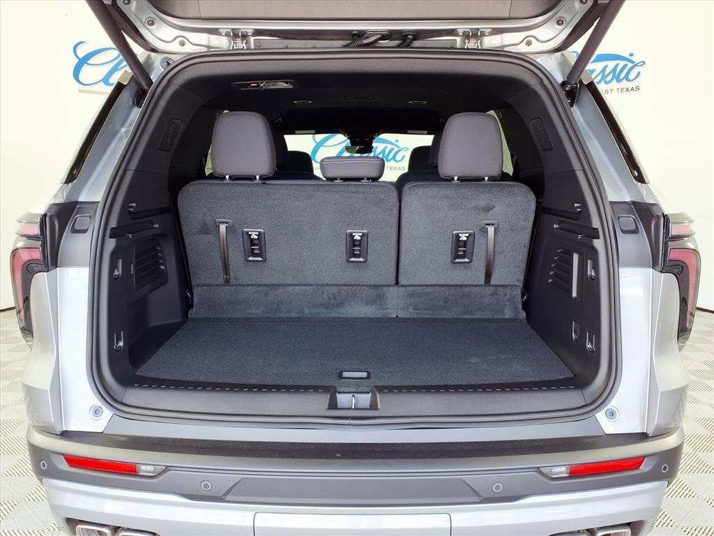 new 2026 Chevrolet Traverse car, priced at $43,920