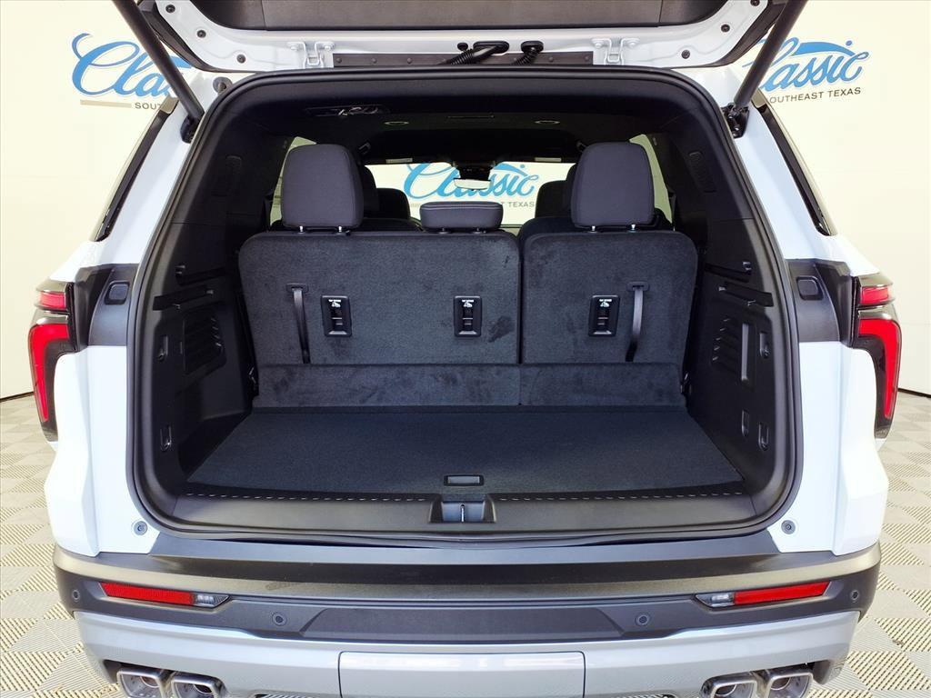 new 2026 Chevrolet Traverse car, priced at $43,920