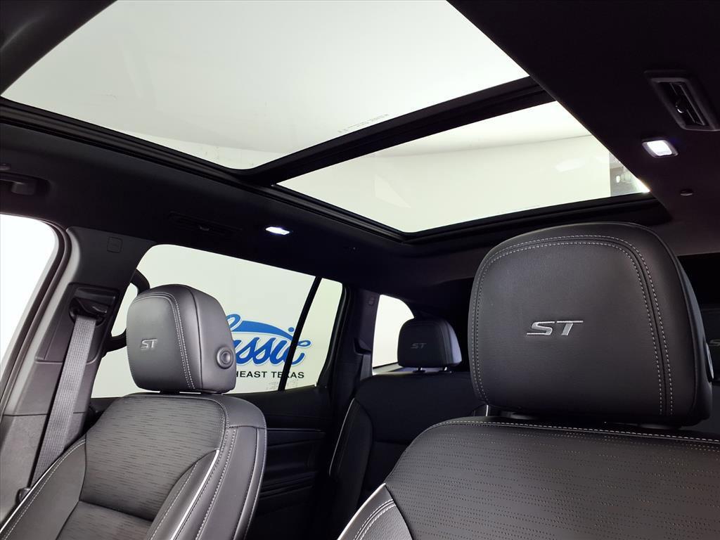 used 2025 Buick Enclave car, priced at $43,941