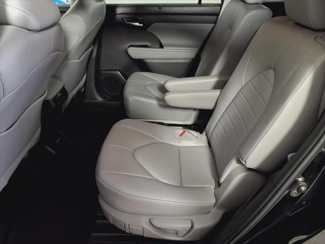 used 2024 Toyota Highlander car, priced at $40,989