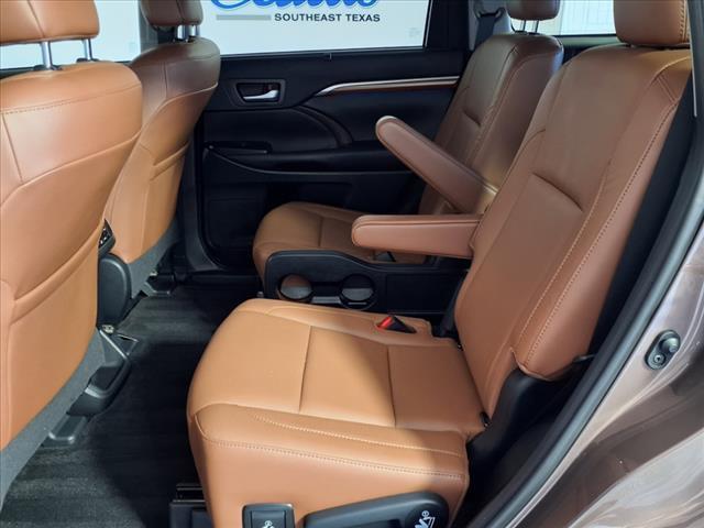 used 2019 Toyota Highlander car, priced at $31,995