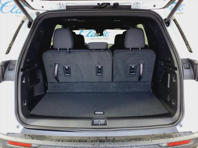 new 2025 Chevrolet Traverse car, priced at $44,480