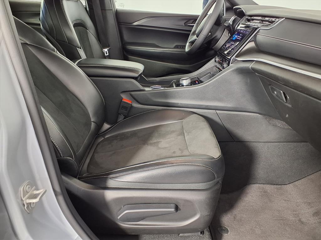 used 2024 Jeep Grand Cherokee car, priced at $26,989