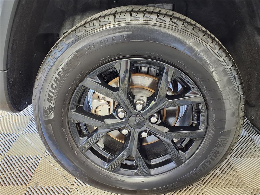 used 2024 Jeep Grand Cherokee car, priced at $26,989