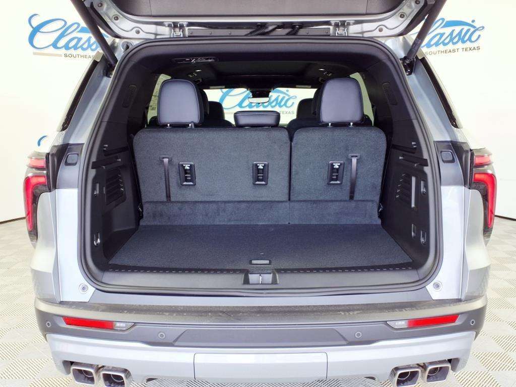 new 2026 Chevrolet Traverse car, priced at $47,420