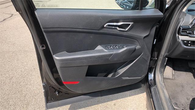 used 2025 Kia Sportage Hybrid car, priced at $29,998