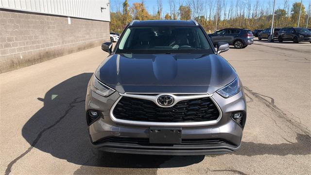 used 2022 Toyota Highlander car, priced at $34,998