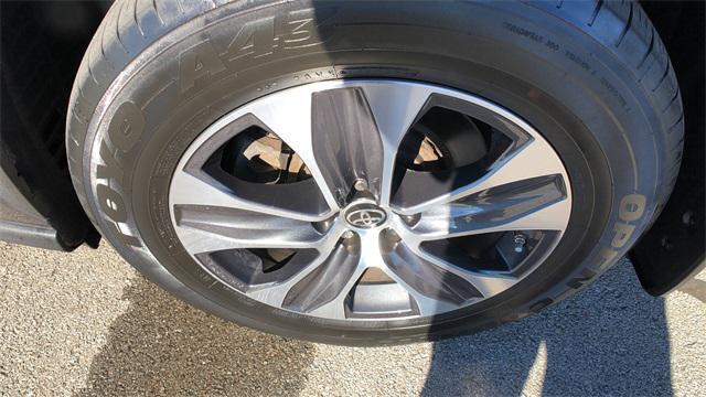 used 2022 Toyota Highlander car, priced at $34,998