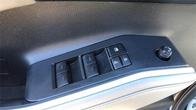 used 2022 Toyota Highlander car, priced at $34,998