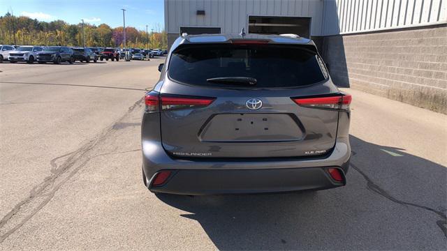 used 2022 Toyota Highlander car, priced at $34,998