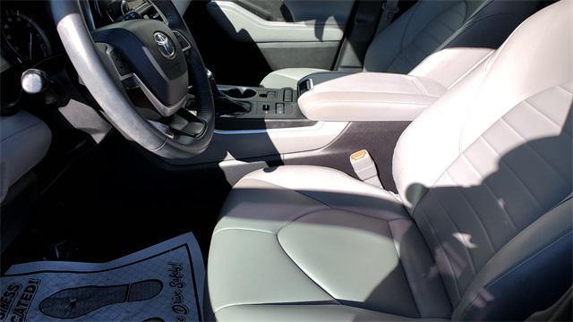 used 2022 Toyota Highlander car, priced at $34,998