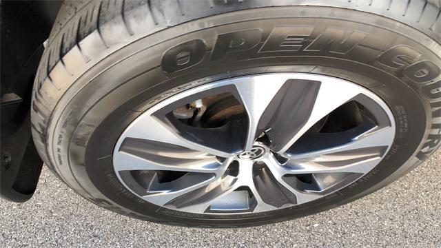 used 2022 Toyota Highlander car, priced at $34,998