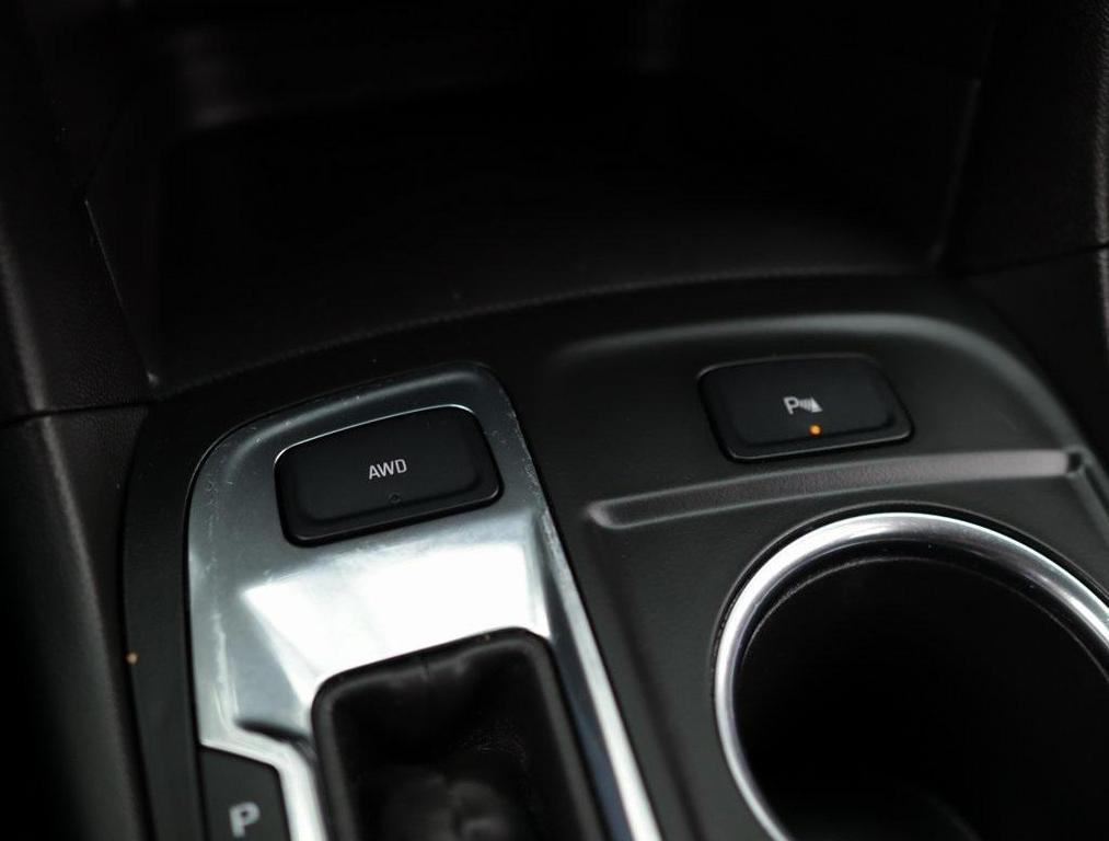 used 2023 Chevrolet Equinox car, priced at $21,698