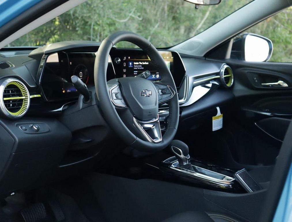 new 2025 Chevrolet Trax car, priced at $25,550