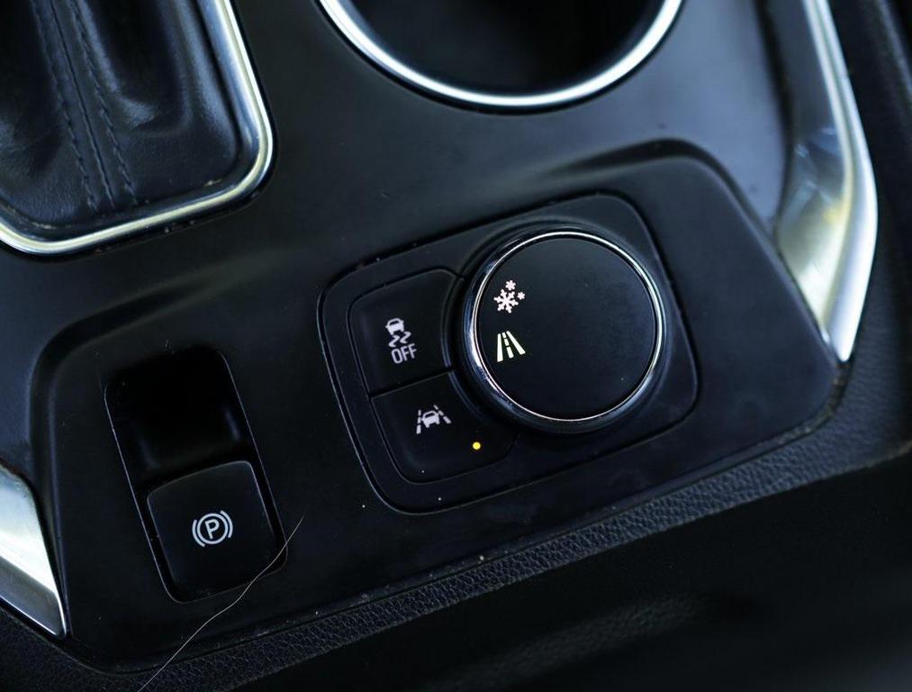 used 2020 Chevrolet Traverse car, priced at $19,998
