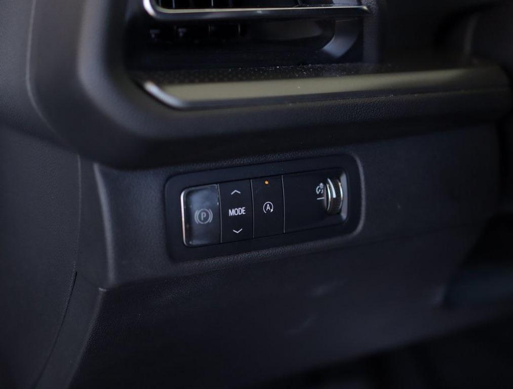 used 2025 Chevrolet Traverse car, priced at $35,998