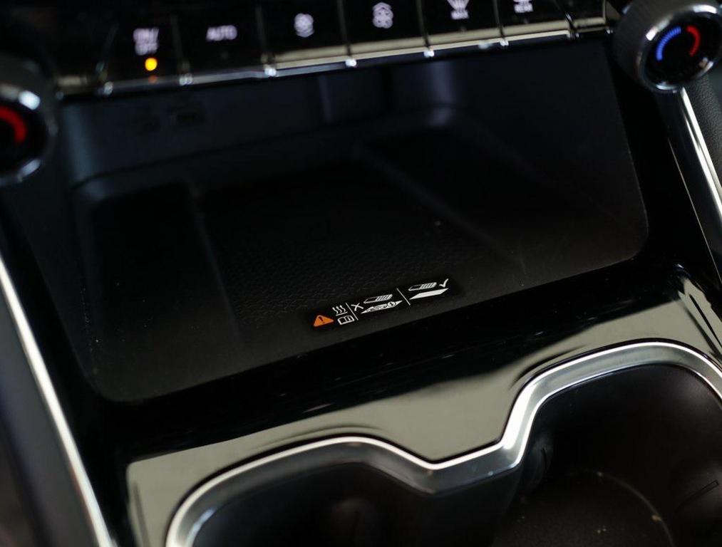 used 2025 Chevrolet Traverse car, priced at $35,998