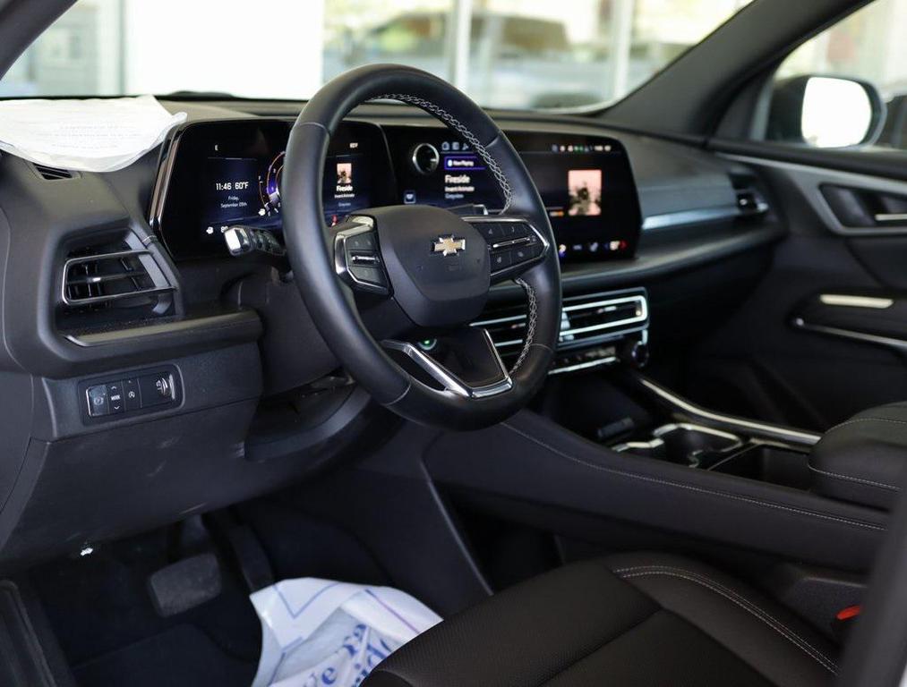 used 2025 Chevrolet Traverse car, priced at $35,998