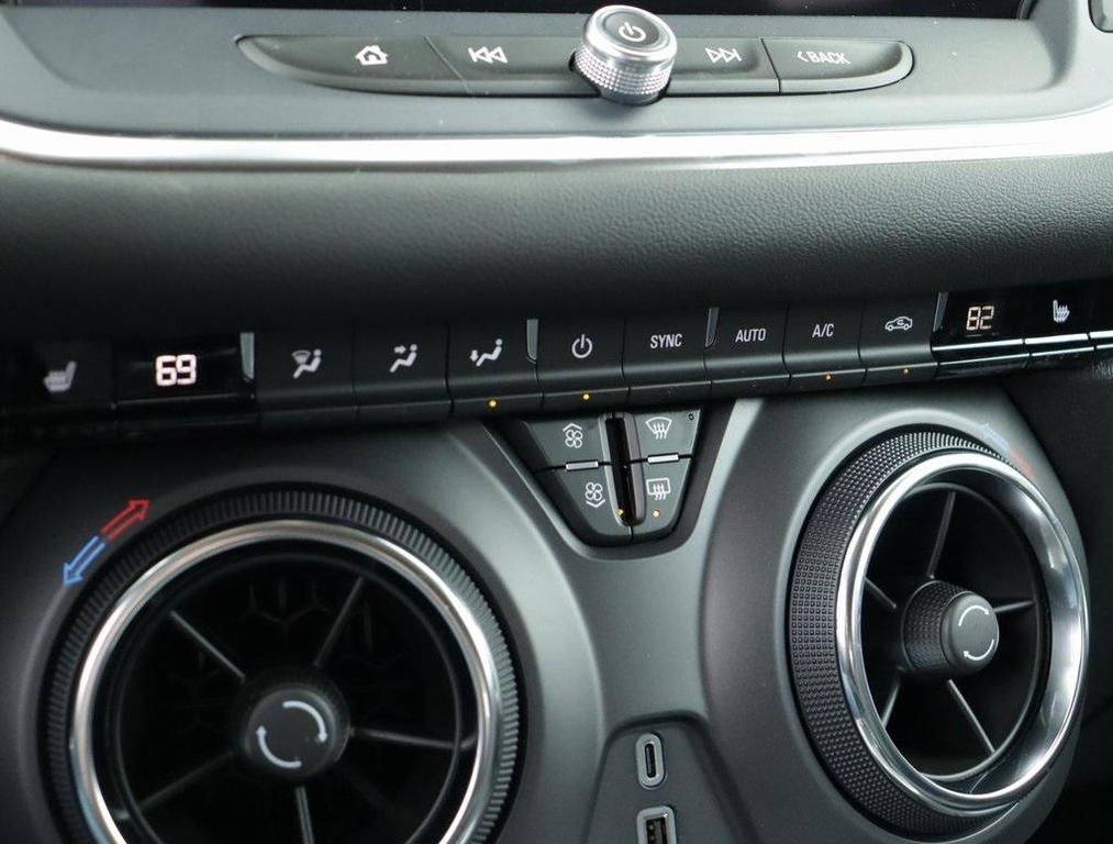 new 2025 Chevrolet Blazer car, priced at $31,992