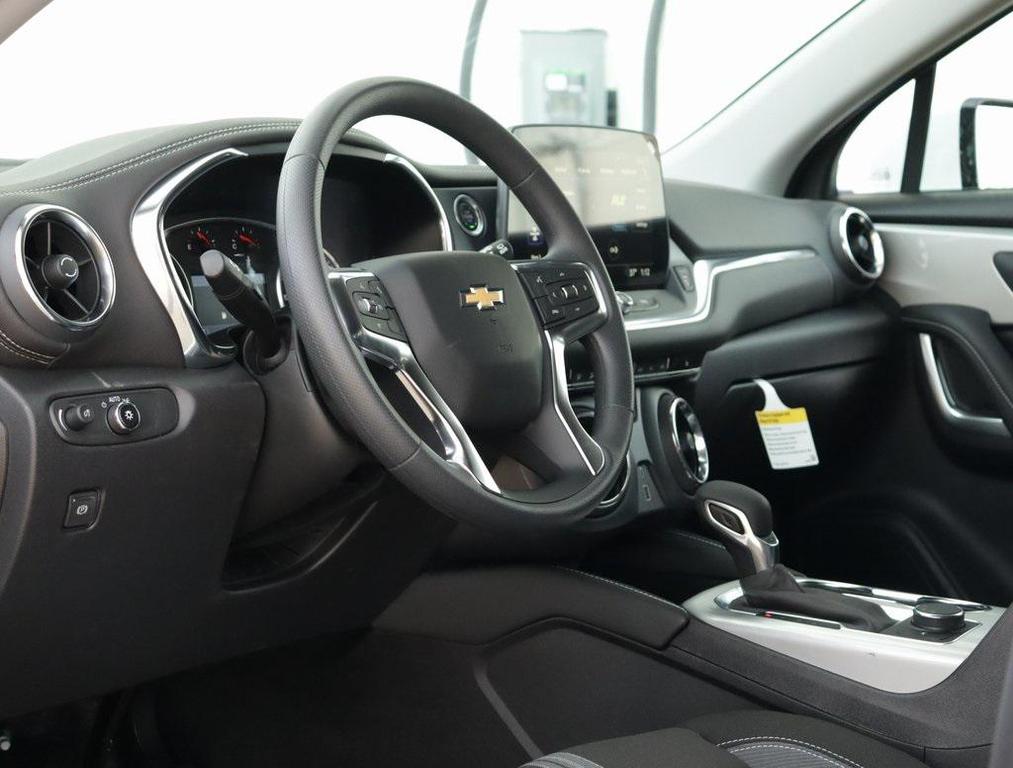 new 2025 Chevrolet Blazer car, priced at $31,992