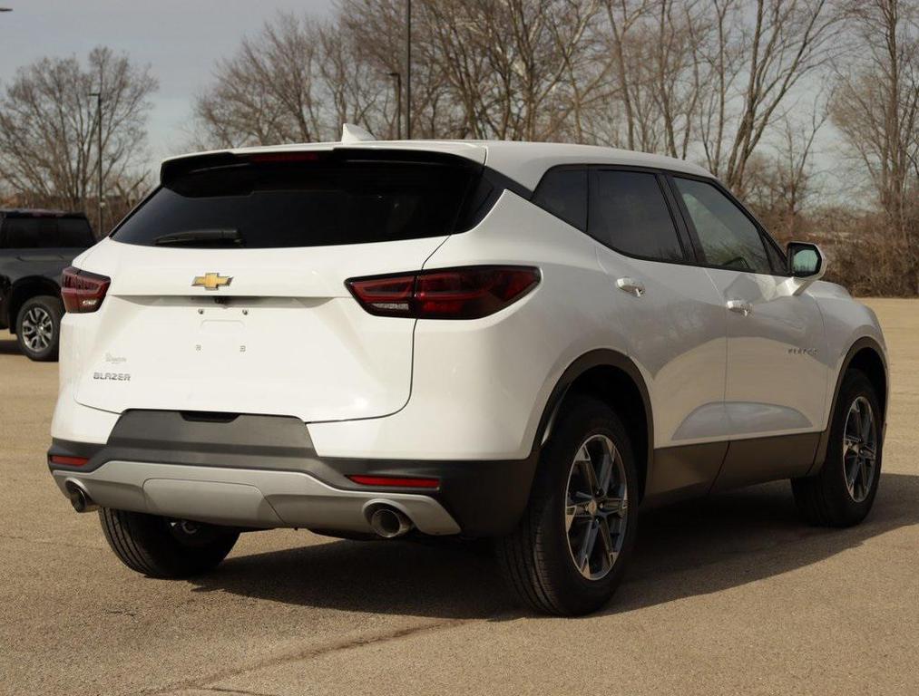 new 2025 Chevrolet Blazer car, priced at $31,992