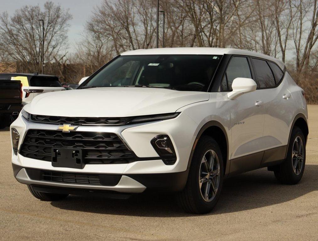 new 2025 Chevrolet Blazer car, priced at $31,992
