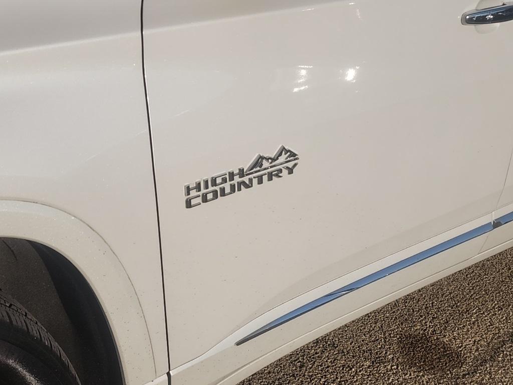 used 2023 Chevrolet Traverse car, priced at $39,395