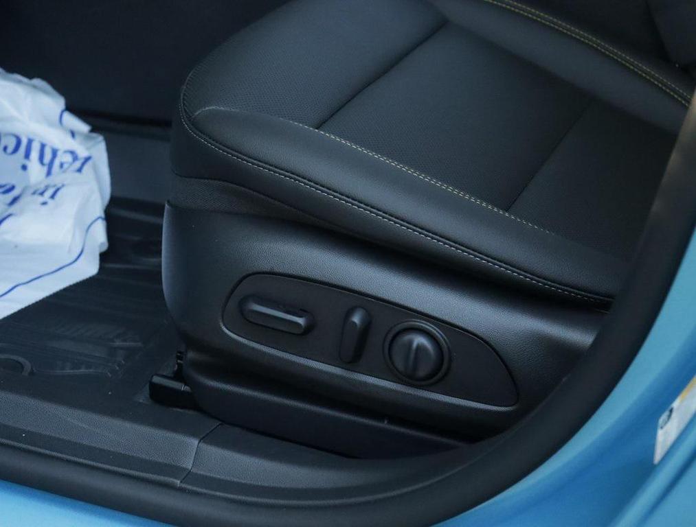 new 2025 Chevrolet Trax car, priced at $25,550