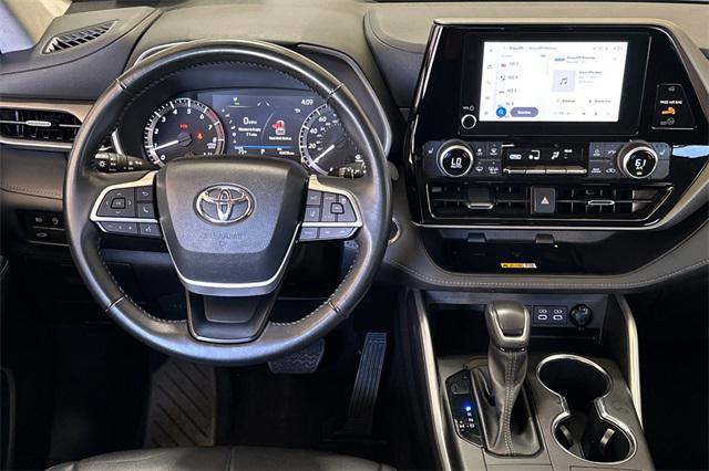 used 2023 Toyota Highlander car, priced at $36,995
