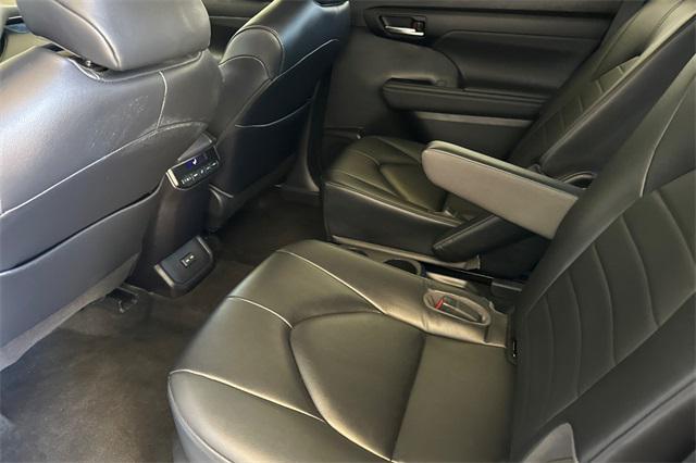 used 2023 Toyota Highlander car, priced at $36,995