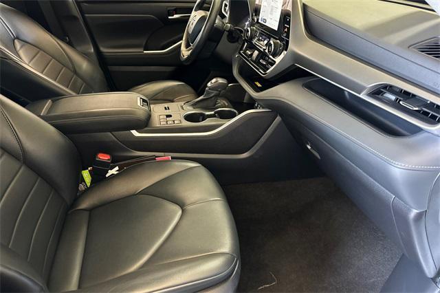 used 2023 Toyota Highlander car, priced at $36,995