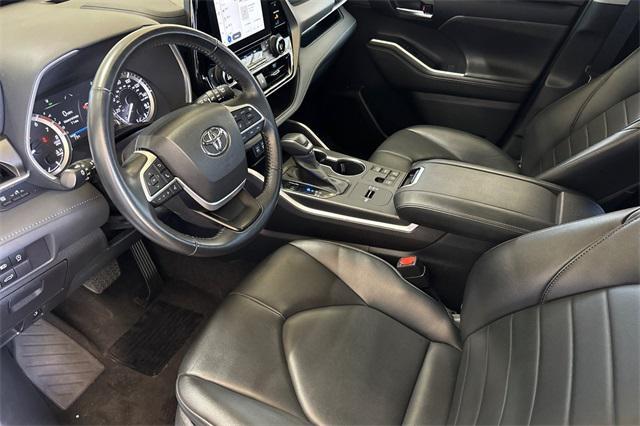 used 2023 Toyota Highlander car, priced at $36,995