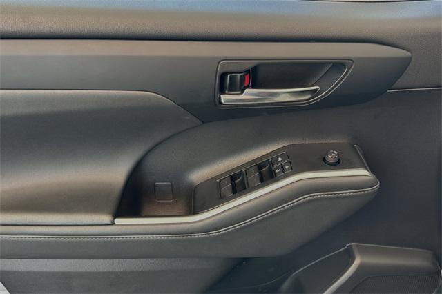 used 2021 Toyota Highlander Hybrid car, priced at $35,981