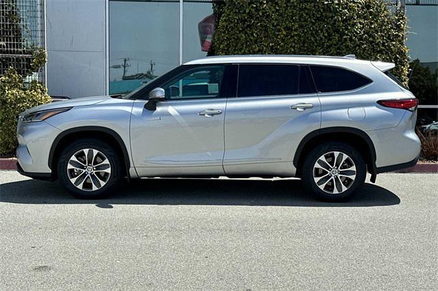 used 2021 Toyota Highlander Hybrid car, priced at $35,981