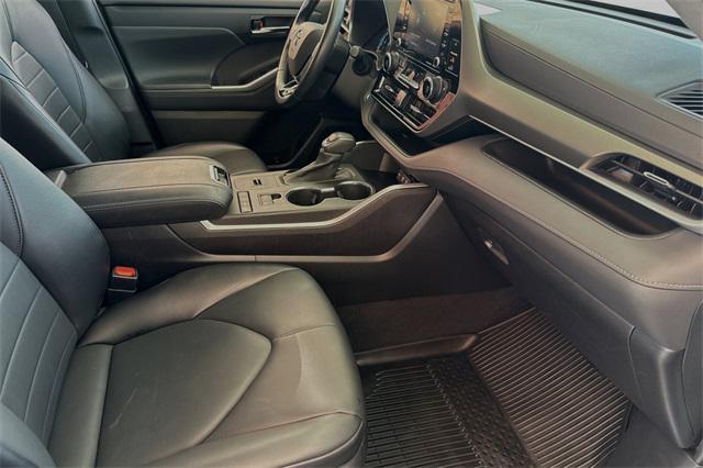 used 2021 Toyota Highlander Hybrid car, priced at $35,981