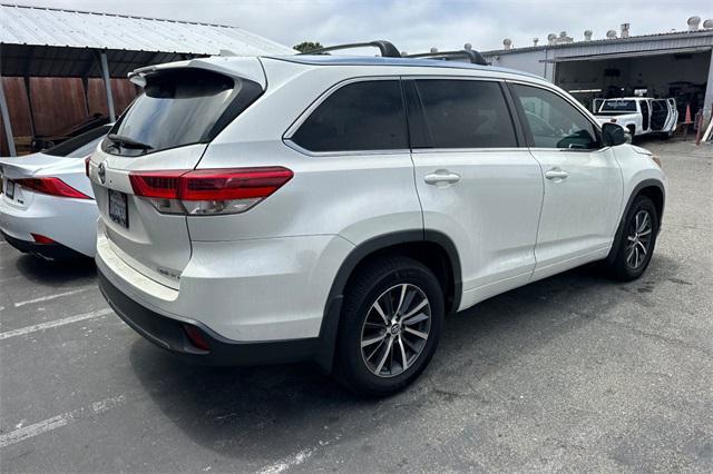 used 2017 Toyota Highlander car