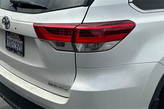 used 2017 Toyota Highlander car